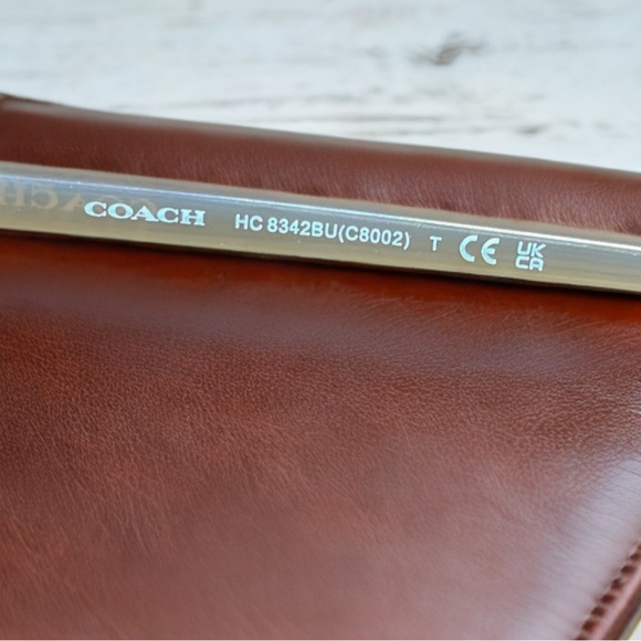 COACH Like New Square Sunglasses in Caramel. OS. - Picture 10 of 10